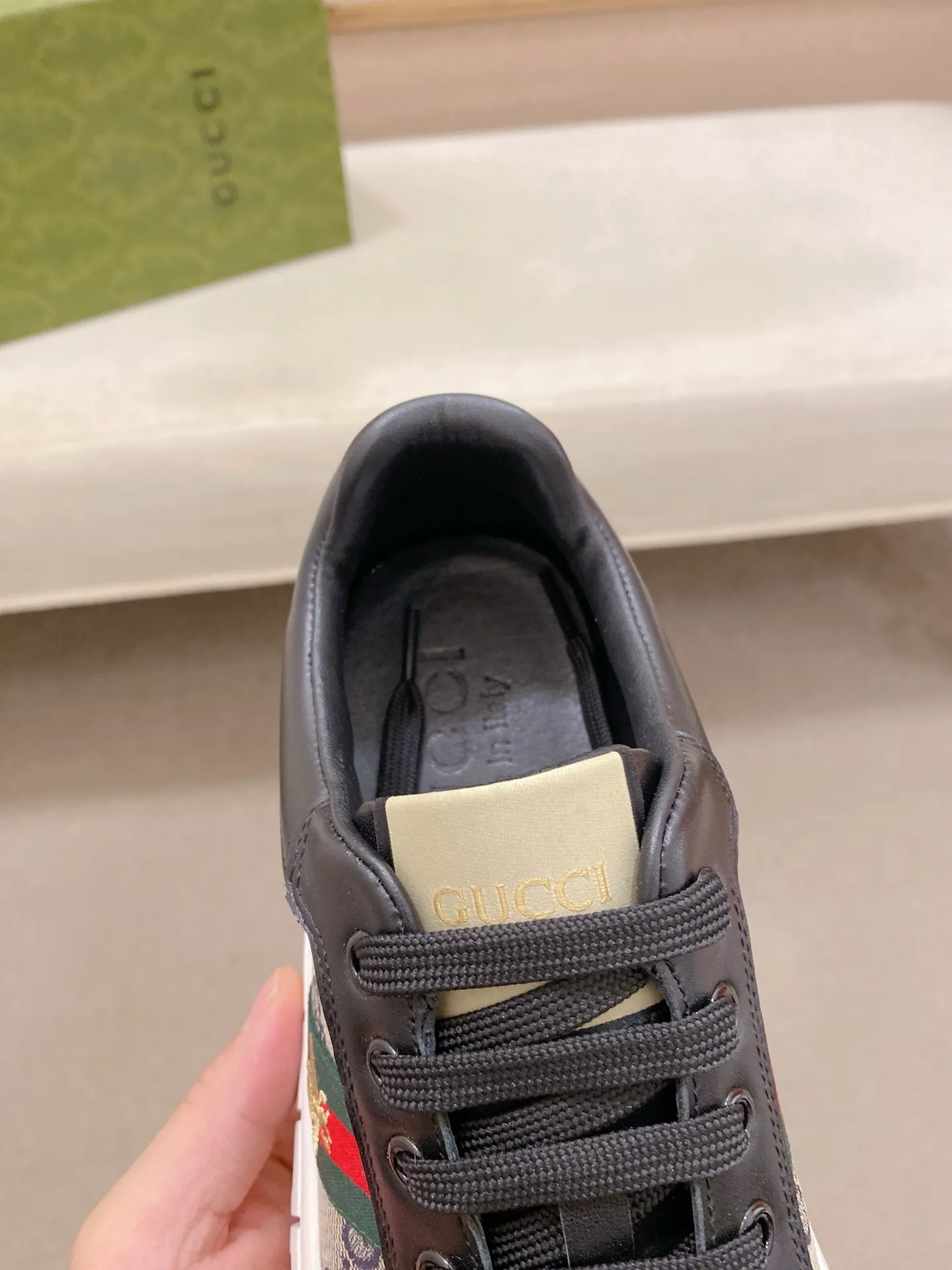 Factory price: 400💰 (GUCCI) The latest model from the official website 🎁🎁Casual and fashionable men's shoes👟, hot style💥The version is simple and elegant, exclusive for trendy men. Unique latest brand elements from the official website👑Original decoration, fashionable and generous, the fabric is original cowhide ✅Sheepskin lining, the official website specifies wear-resistant casual outsole, the classic model is taken in kind at the counter🎬38-44 (45 is not returned or exchanged when customized)